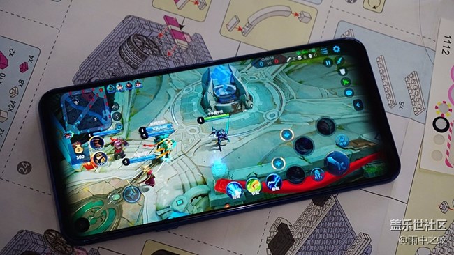 是妥協(xié)還是另辟蹊徑？黑瞳全視屏是一種什么體驗(yàn)？