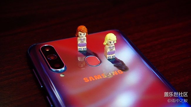 是妥協(xié)還是另辟蹊徑？黑瞳全視屏是一種什么體驗(yàn)？