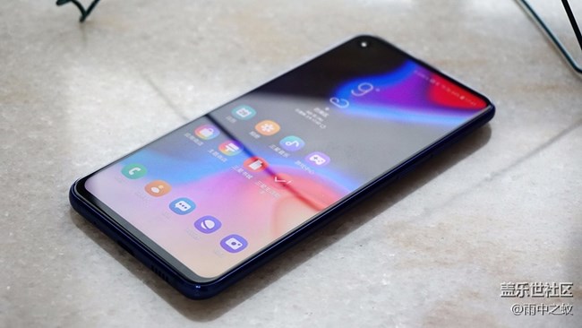 是妥協(xié)還是另辟蹊徑？黑瞳全視屏是一種什么體驗(yàn)？