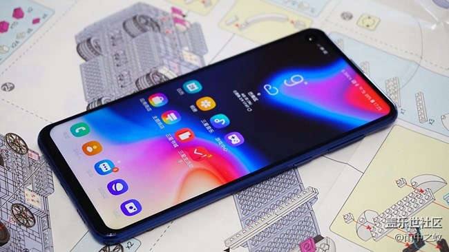 是妥協(xié)還是另辟蹊徑？黑瞳全視屏是一種什么體驗(yàn)？