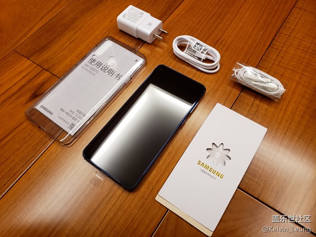 【Galaxy A8s星粉體驗(yàn)活動(dòng)】A8s上手，一個(gè)黑瞳，洞見未來。