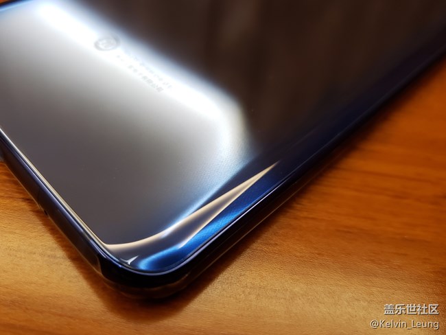 【Galaxy A8s星粉體驗(yàn)活動(dòng)】A8s上手，一個(gè)黑瞳，洞見未來。