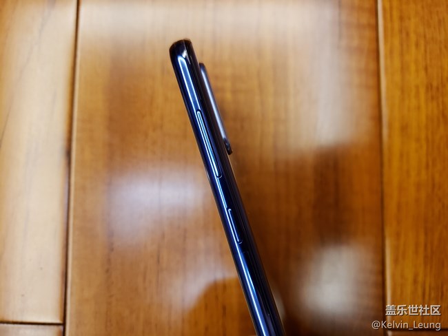 【Galaxy A8s星粉體驗(yàn)活動(dòng)】A8s上手，一個(gè)黑瞳，洞見未來。