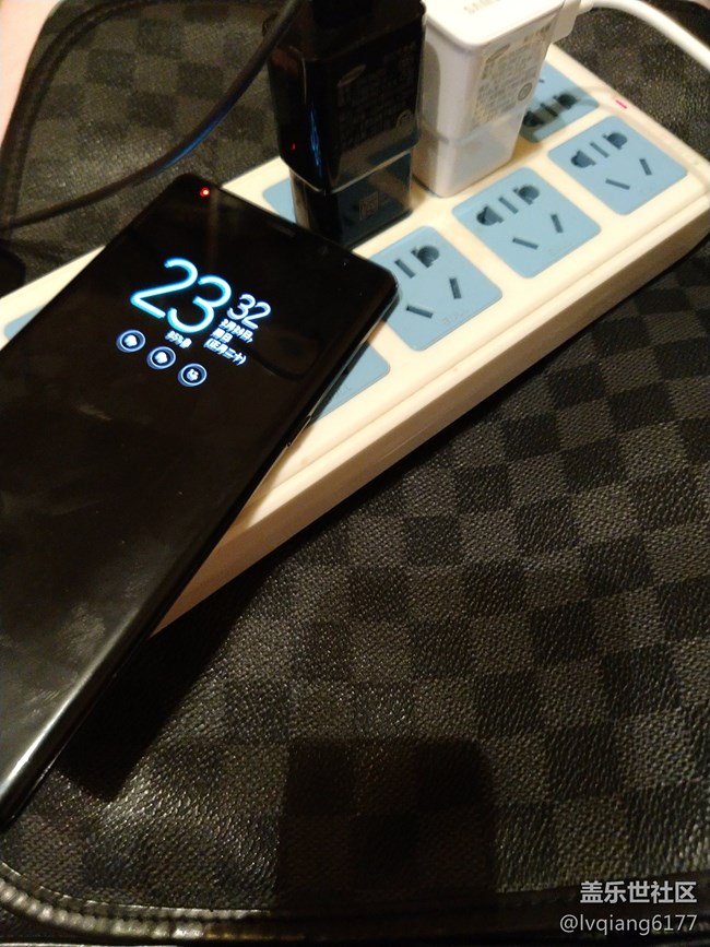 你們好各位機友們，問下充電器的問題。