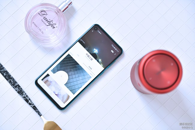 時(shí)尚年輕派！三星A8s展現(xiàn)強(qiáng)悍性能的一面