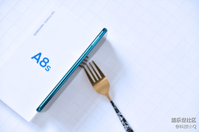 時(shí)尚年輕派！三星A8s展現(xiàn)強(qiáng)悍性能的一面