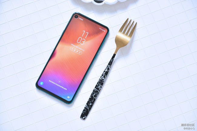 時(shí)尚年輕派！三星A8s展現(xiàn)強(qiáng)悍性能的一面