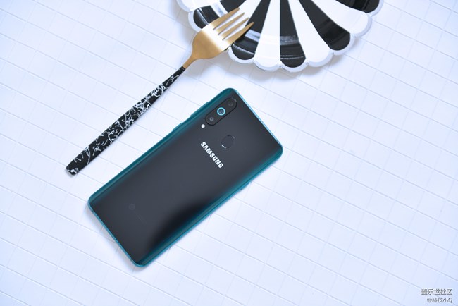 時(shí)尚年輕派！三星A8s展現(xiàn)強(qiáng)悍性能的一面