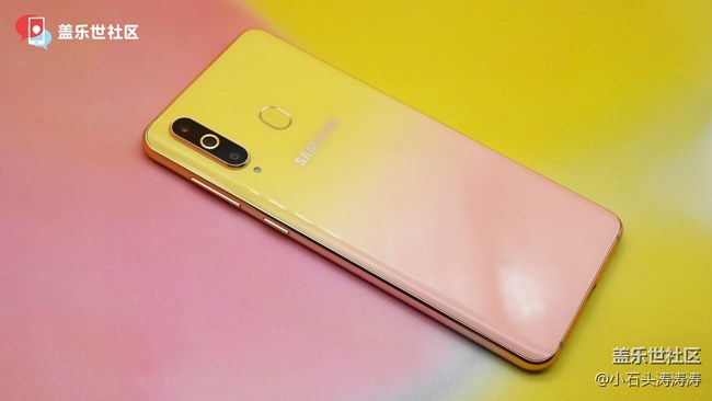 糖果漸變“有點(diǎn)芒“ 三星Galaxy A8s新色美圖賞