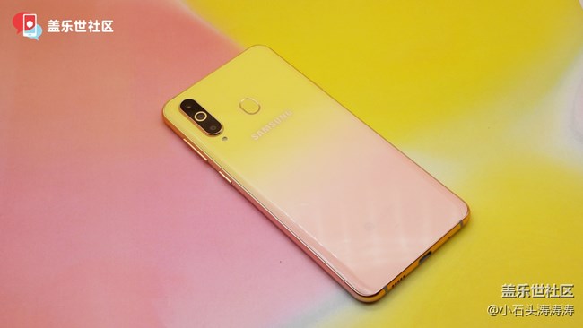 糖果漸變“有點(diǎn)芒“ 三星Galaxy A8s新色美圖賞