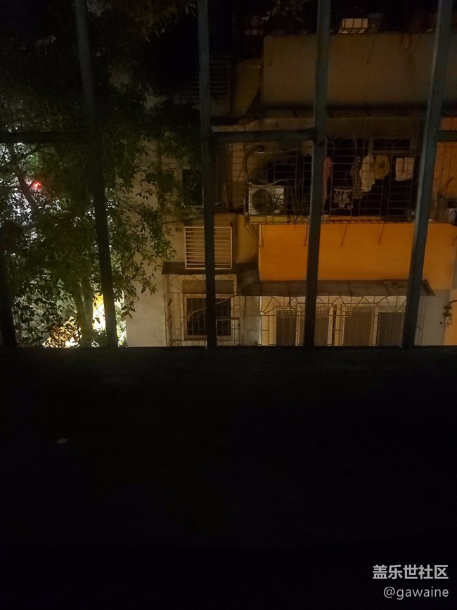 批評手上的s10+拍照！