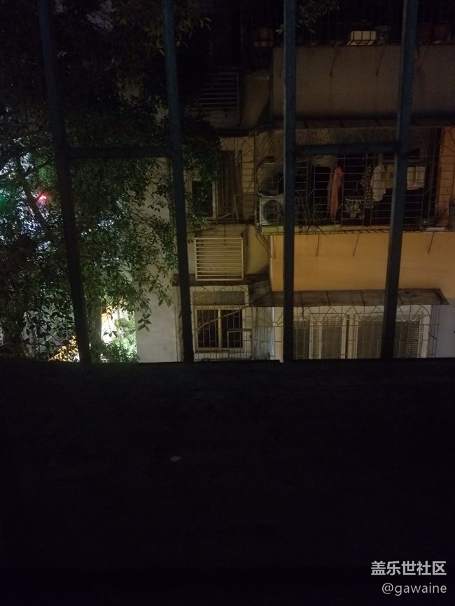 批評手上的s10+拍照！