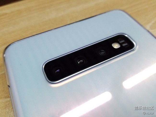 五彩斑斕的S10+，附贈亮點！