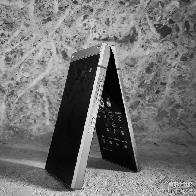 一個月“折疊”手機(jī)重度使用· 更貴的價格·不一樣的折疊 一個月“折疊”手機(jī)重度使用· 更貴的價格·不一樣的折疊