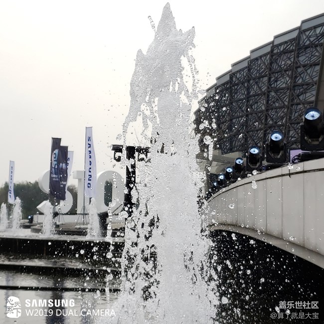 一個月“折疊”手機(jī)重度使用· 更貴的價格·不一樣的折疊 一個月“折疊”手機(jī)重度使用· 更貴的價格·不一樣的折疊