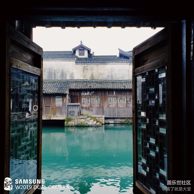 一個月“折疊”手機(jī)重度使用· 更貴的價格·不一樣的折疊 一個月“折疊”手機(jī)重度使用· 更貴的價格·不一樣的折疊