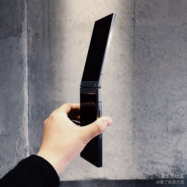 一個月“折疊”手機(jī)重度使用· 更貴的價格·不一樣的折疊 一個月“折疊”手機(jī)重度使用· 更貴的價格·不一樣的折疊