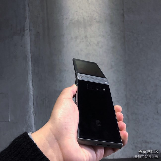 一個月“折疊”手機(jī)重度使用· 更貴的價格·不一樣的折疊 一個月“折疊”手機(jī)重度使用· 更貴的價格·不一樣的折疊