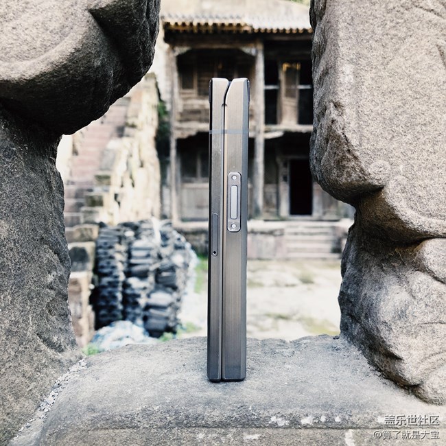 一個月“折疊”手機(jī)重度使用· 更貴的價格·不一樣的折疊 一個月“折疊”手機(jī)重度使用· 更貴的價格·不一樣的折疊