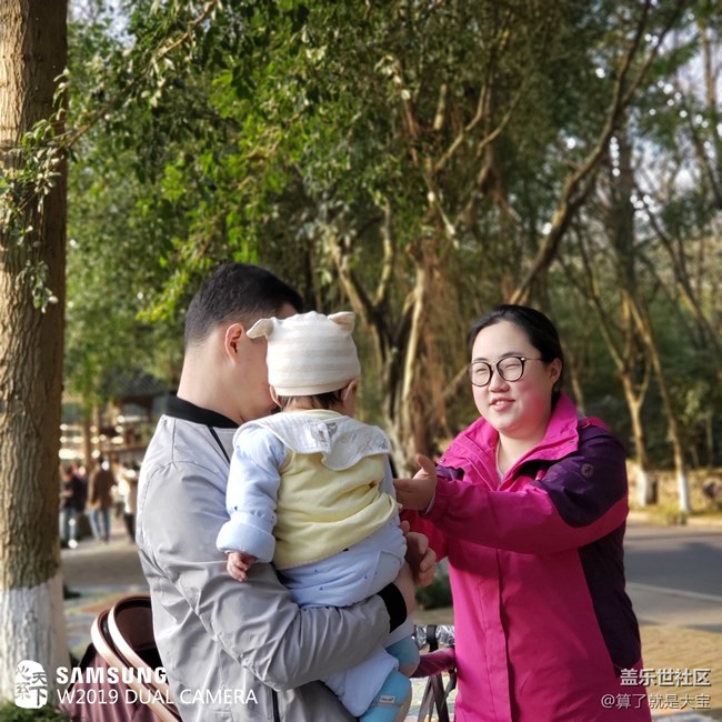 一個月“折疊”手機(jī)重度使用· 更貴的價格·不一樣的折疊 一個月“折疊”手機(jī)重度使用· 更貴的價格·不一樣的折疊