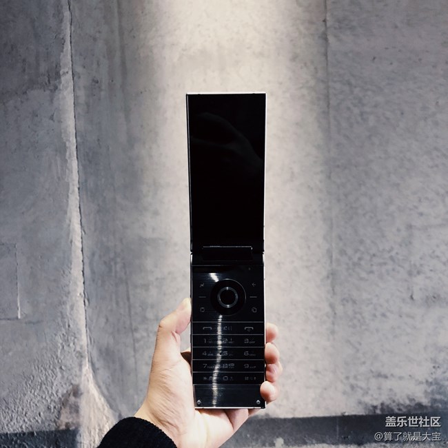 一個月“折疊”手機(jī)重度使用· 更貴的價格·不一樣的折疊 一個月“折疊”手機(jī)重度使用· 更貴的價格·不一樣的折疊