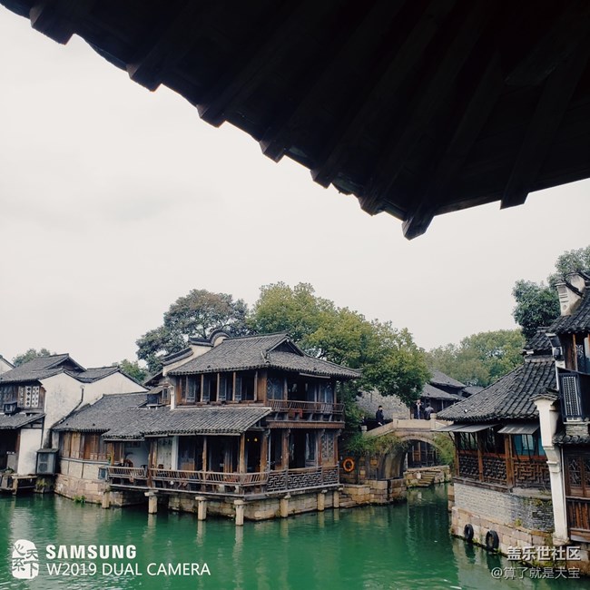 一個月“折疊”手機(jī)重度使用· 更貴的價格·不一樣的折疊 一個月“折疊”手機(jī)重度使用· 更貴的價格·不一樣的折疊