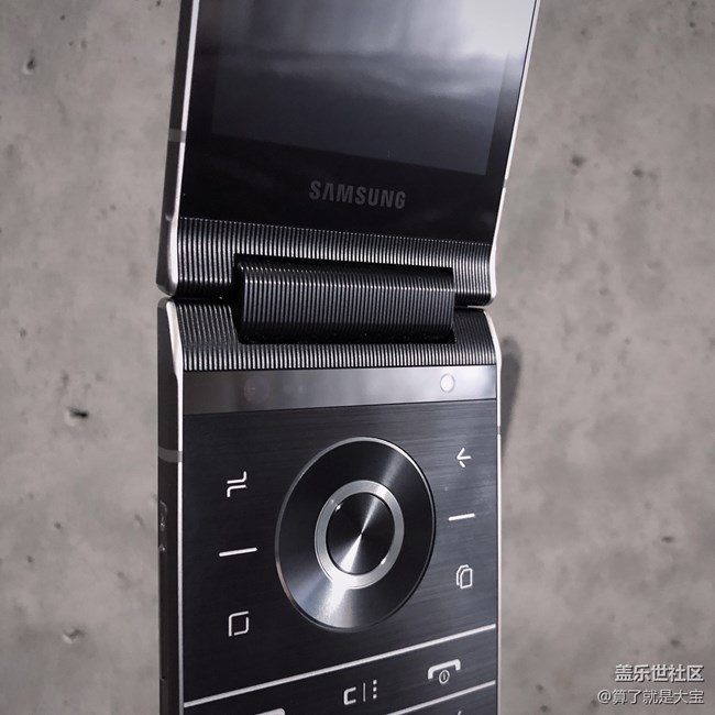 一個月“折疊”手機(jī)重度使用· 更貴的價格·不一樣的折疊 一個月“折疊”手機(jī)重度使用· 更貴的價格·不一樣的折疊