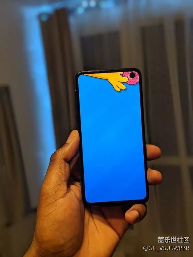 如何完美隱藏三星s10屏幕的圓孔設(shè)計？一大波創(chuàng)意壁紙來襲