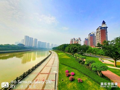 感受一下S10+的超廣視角