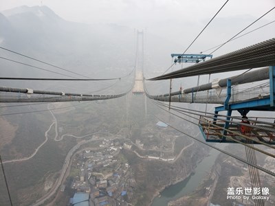 霧中的赤水河大橋