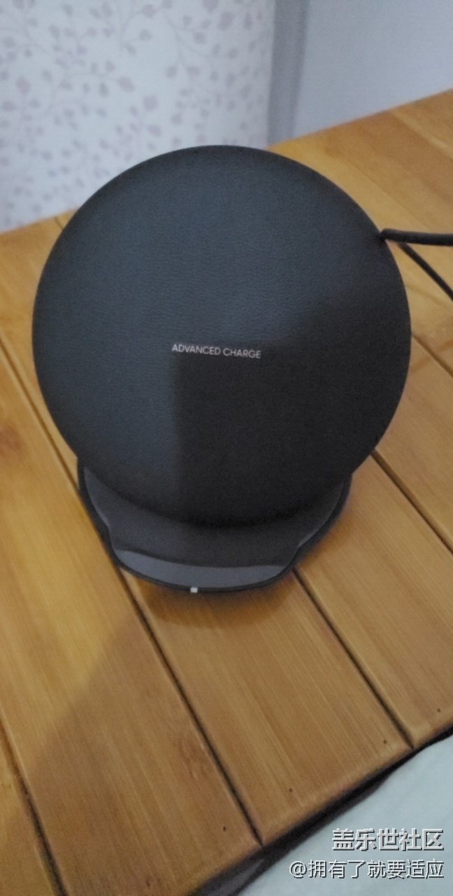 你們送的無(wú)線充是啥樣的。