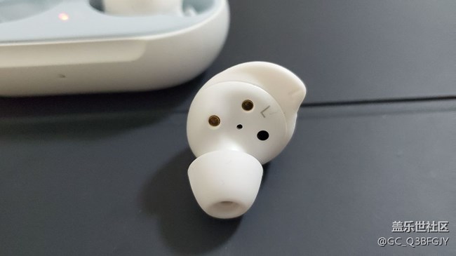 港版512贈送Buds入耳及與airpods 簡單對比 港版512贈送Buds入耳及與airpods 簡單對比