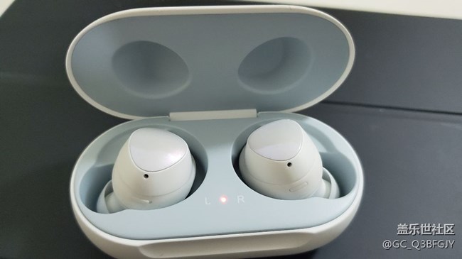 港版512贈送Buds入耳及與airpods 簡單對比 港版512贈送Buds入耳及與airpods 簡單對比