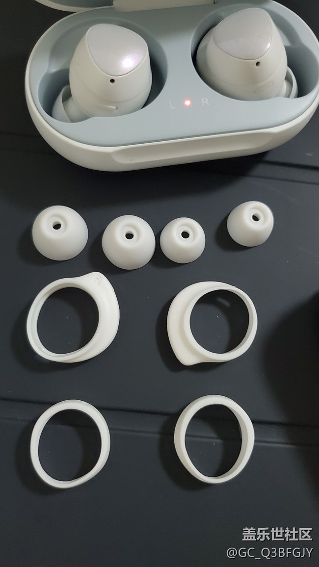 港版512贈送Buds入耳及與airpods 簡單對比 港版512贈送Buds入耳及與airpods 簡單對比