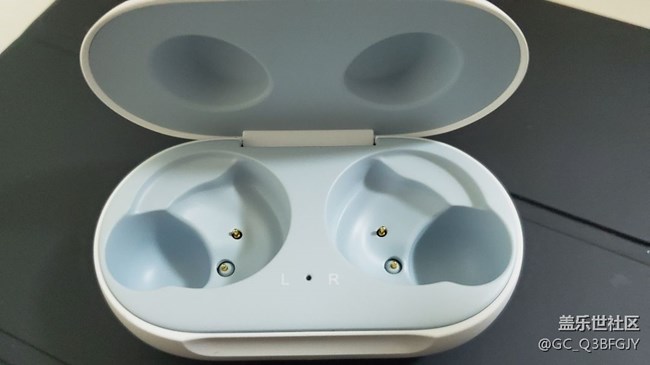 港版512贈送Buds入耳及與airpods 簡單對比 港版512贈送Buds入耳及與airpods 簡單對比