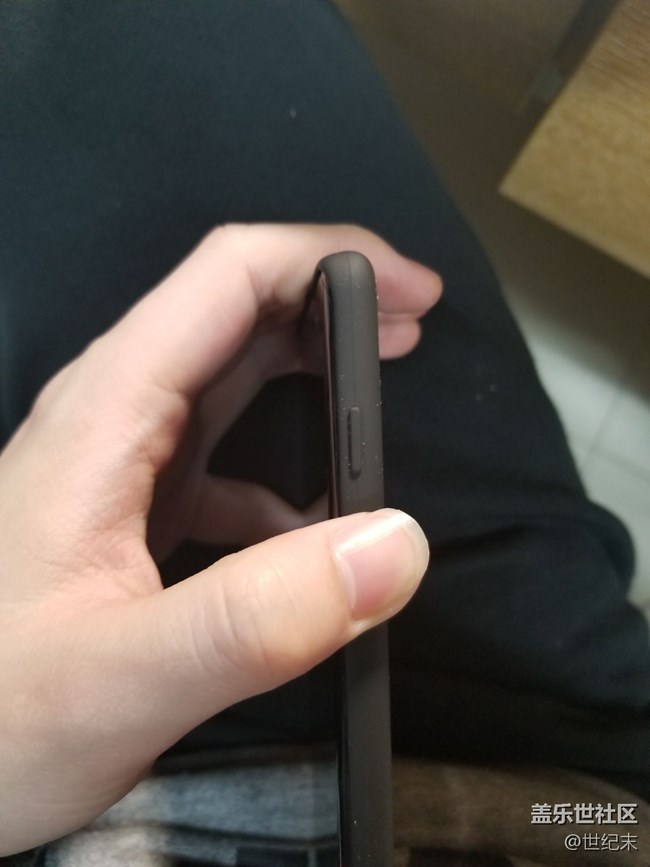 官方硅膠殼中框中間的那一條細(xì)線