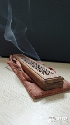 一爐沉香卷云舒，縷縷清香淡然閑適