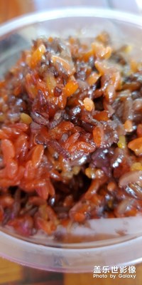 三月三黎族阿姨做的三色米飯