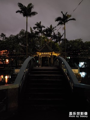 關(guān)了閃光燈的情況下。