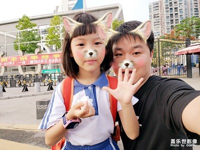 每周堅(jiān)持送女兒去一次學(xué)校。