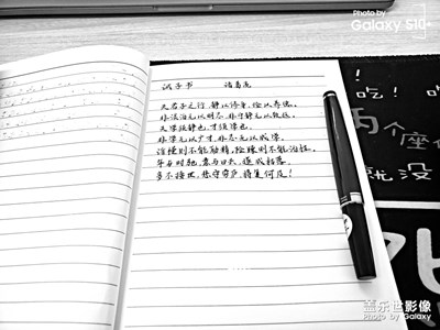 收拾辦公桌咯。。。