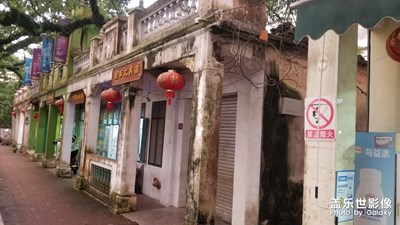 很像舊香港時(shí)的街