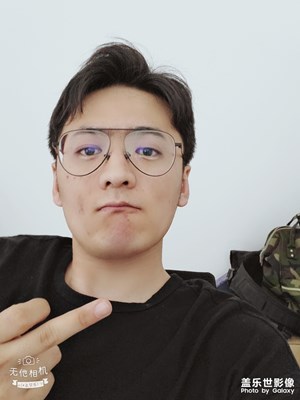 在美顏之下才敢自拍。。。