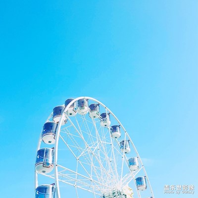 藍(lán)色夏日的海岸線