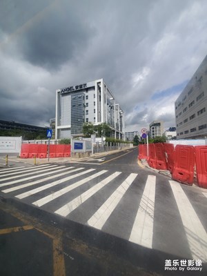 今天路上堵了半個(gè)鐘