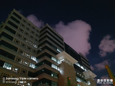晚上八點