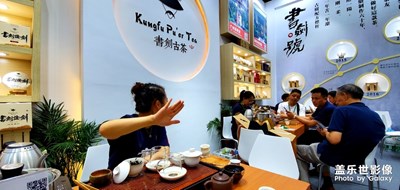 【美照分享】深圳茶博會(huì)里不原意上鏡頭的小妹妹