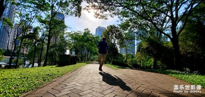 【逆光美景】炎日下的奔跑少年，感受逆光拍攝的美感！