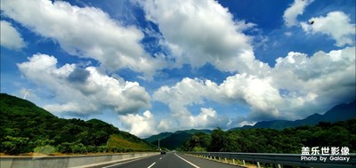 【邊走邊拍】平凡之路云（1）