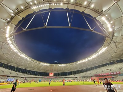 夜拍寶體足球場(chǎng)